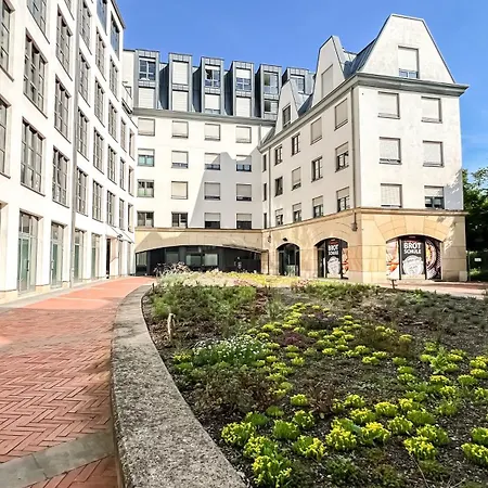 Stadtzentrum - Ruhiges Mit Kostenfreiem Stellplatz Bis 1,50m Fahrzeughoehe Lipsko